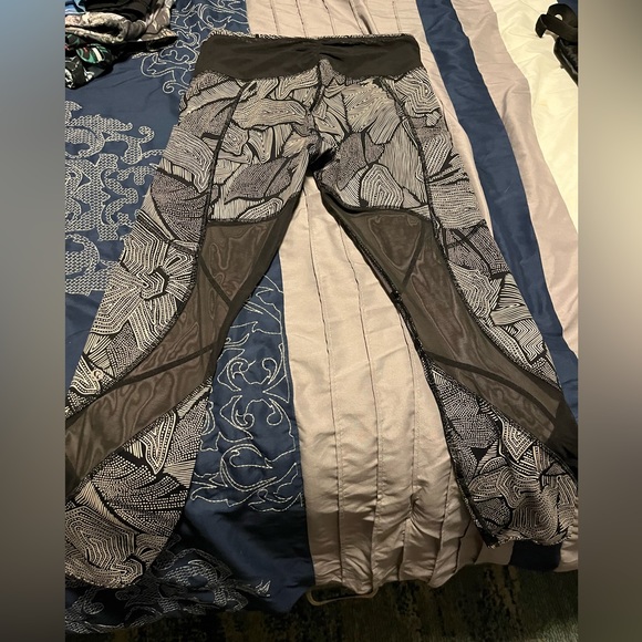 7/8(capri type) Lulu leggings - Picture 2 of 4